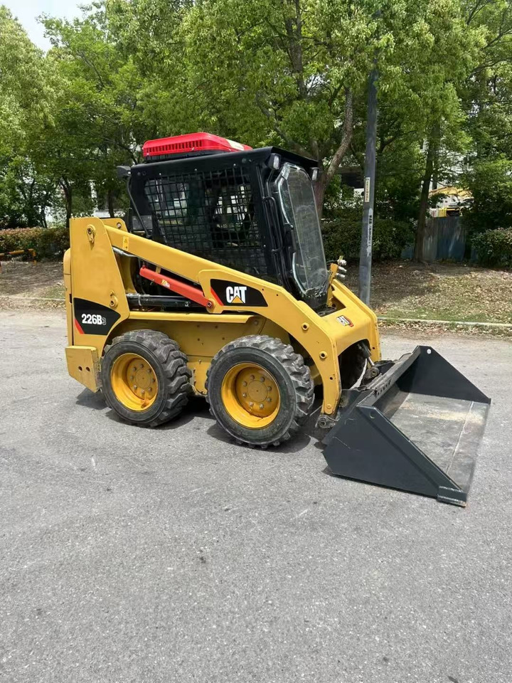 CATERPILLAR 226B - Skid steer: gambar 2 CATERPILLAR 226B - Skid steer: gambar 2
