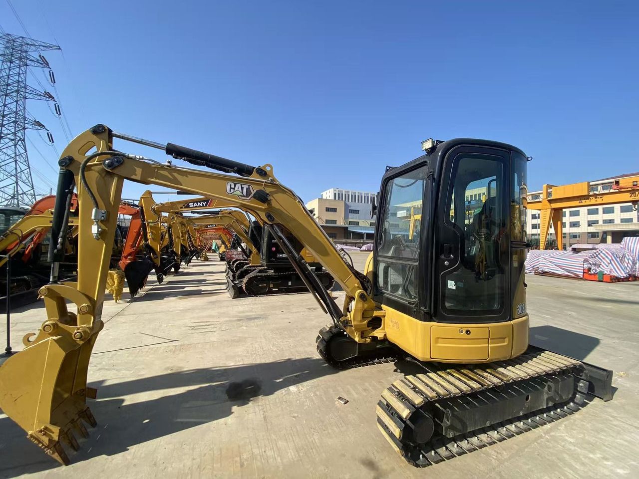 CATERPILLAR 303.5E with Rubber Pads - Ekskavator mini: gambar 1 CATERPILLAR 303.5E with Rubber Pads - Ekskavator mini: gambar 1
