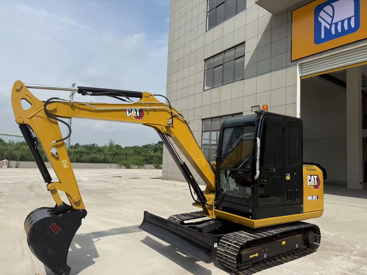 CATERPILLAR 305.5E2 - Ekskavator mini: gambar 1 CATERPILLAR 305.5E2 - Ekskavator mini: gambar 1