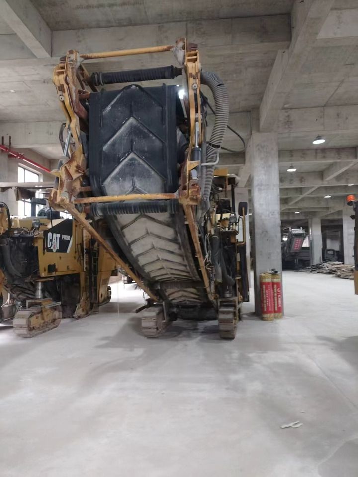 CATERPILLAR PM200 - Mesin penggilingan jalan: gambar 4 CATERPILLAR PM200 - Mesin penggilingan jalan: gambar 4