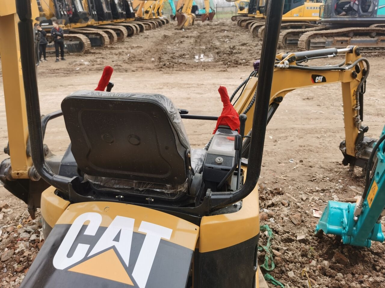 Caterpillar 301.5CR - Ekskavator mini: gambar 4 Caterpillar 301.5CR - Ekskavator mini: gambar 4
