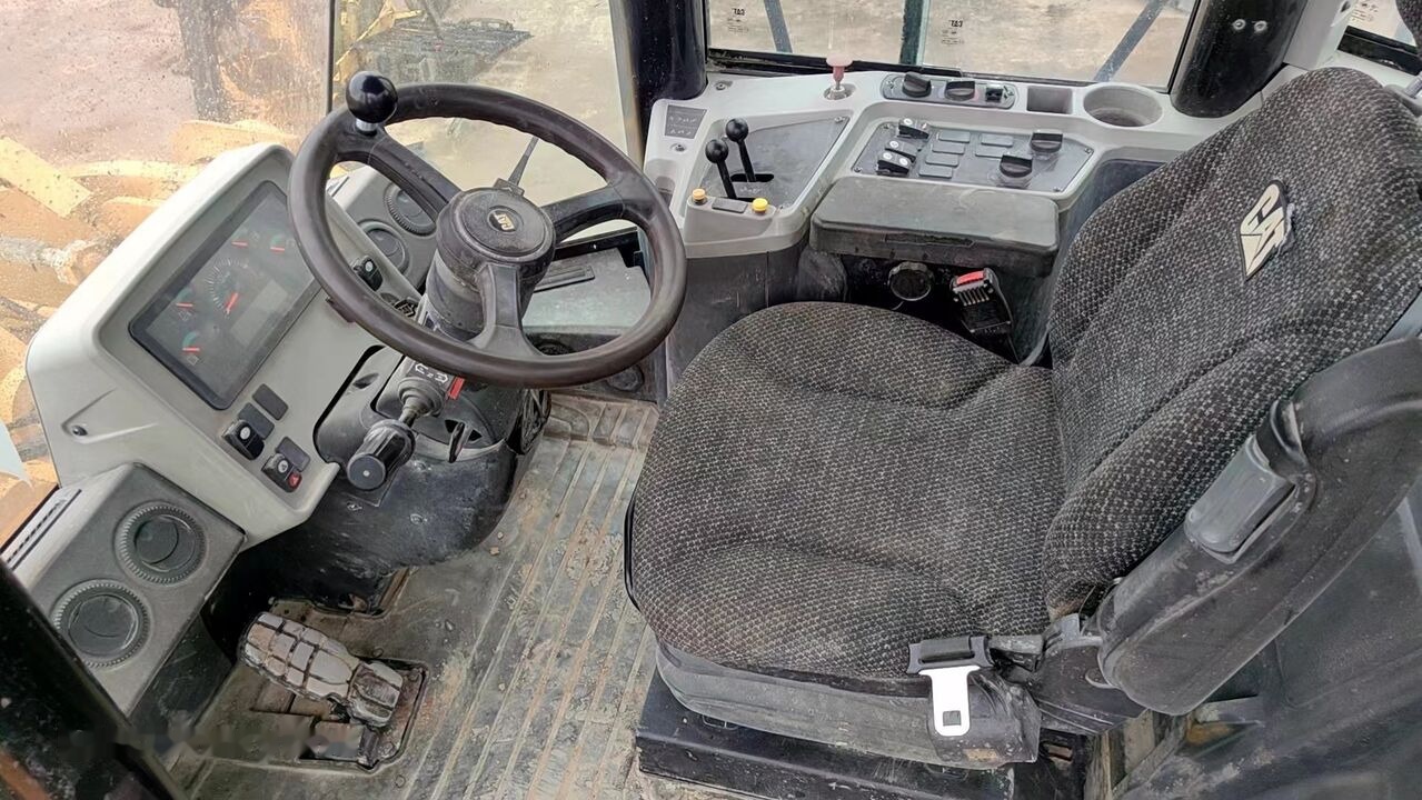 Caterpillar 950GC - Wheel loader: gambar 2 Caterpillar 950GC - Wheel loader: gambar 2