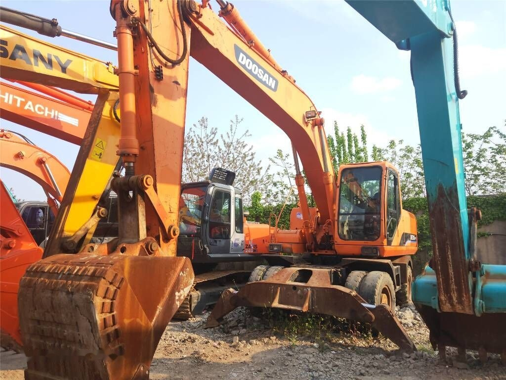 Doosan DH 210 W-7 - Ekskavator roda: gambar 4 Doosan DH 210 W-7 - Ekskavator roda: gambar 4