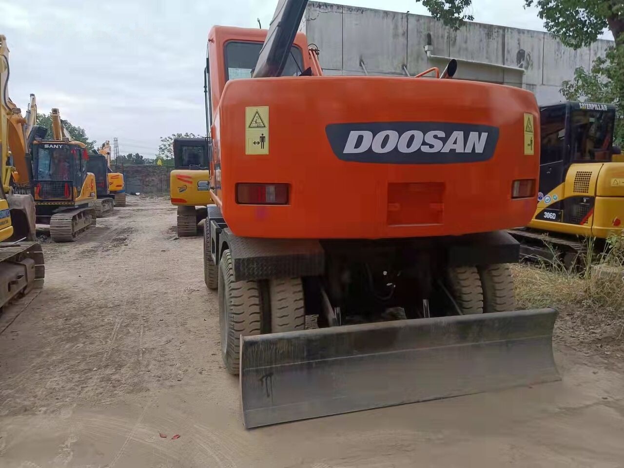 Ekskavator roda Doosan DH150W: gambar 6