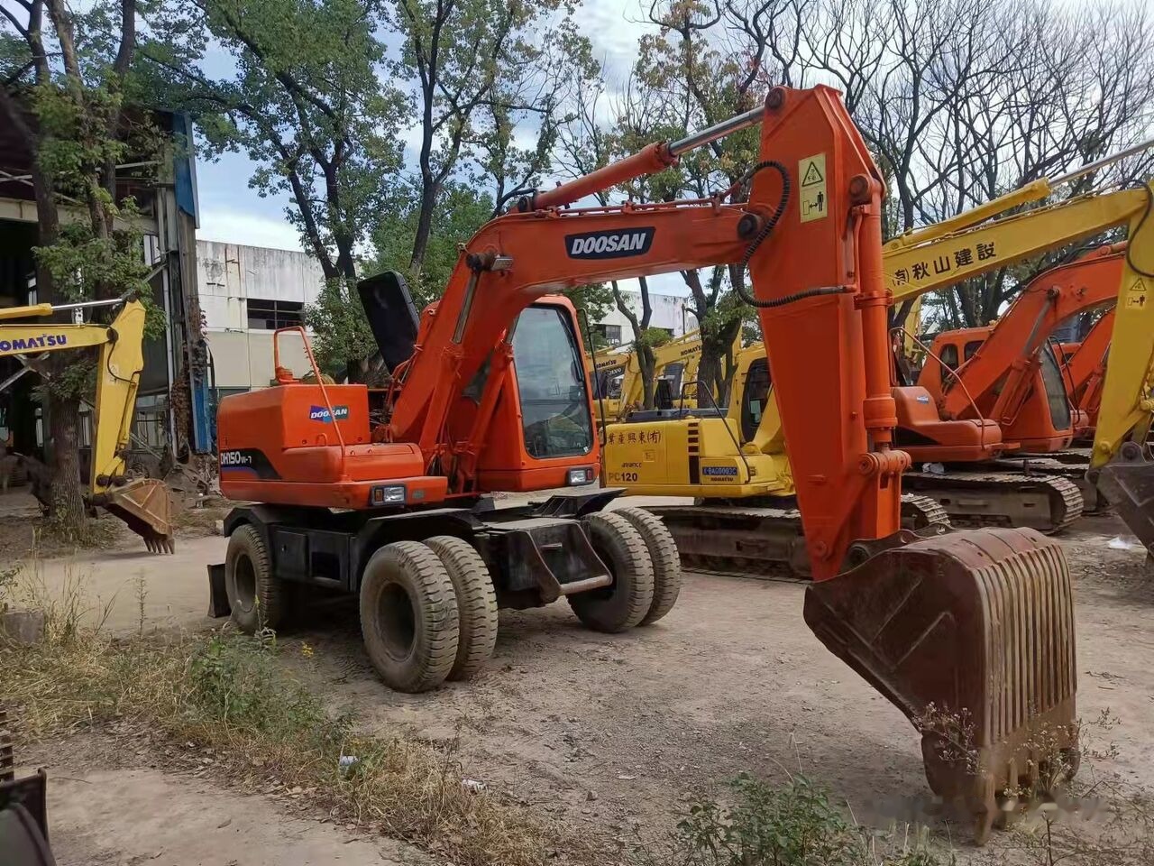 Doosan DH150W - Ekskavator roda: gambar 3 Doosan DH150W - Ekskavator roda: gambar 3