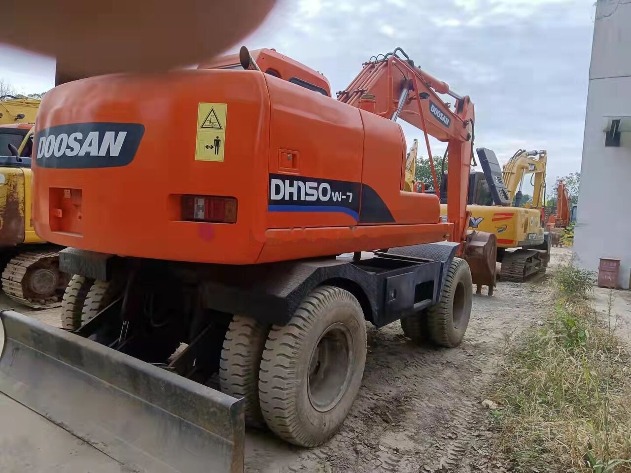 Doosan DH150W - Ekskavator roda: gambar 4 Doosan DH150W - Ekskavator roda: gambar 4