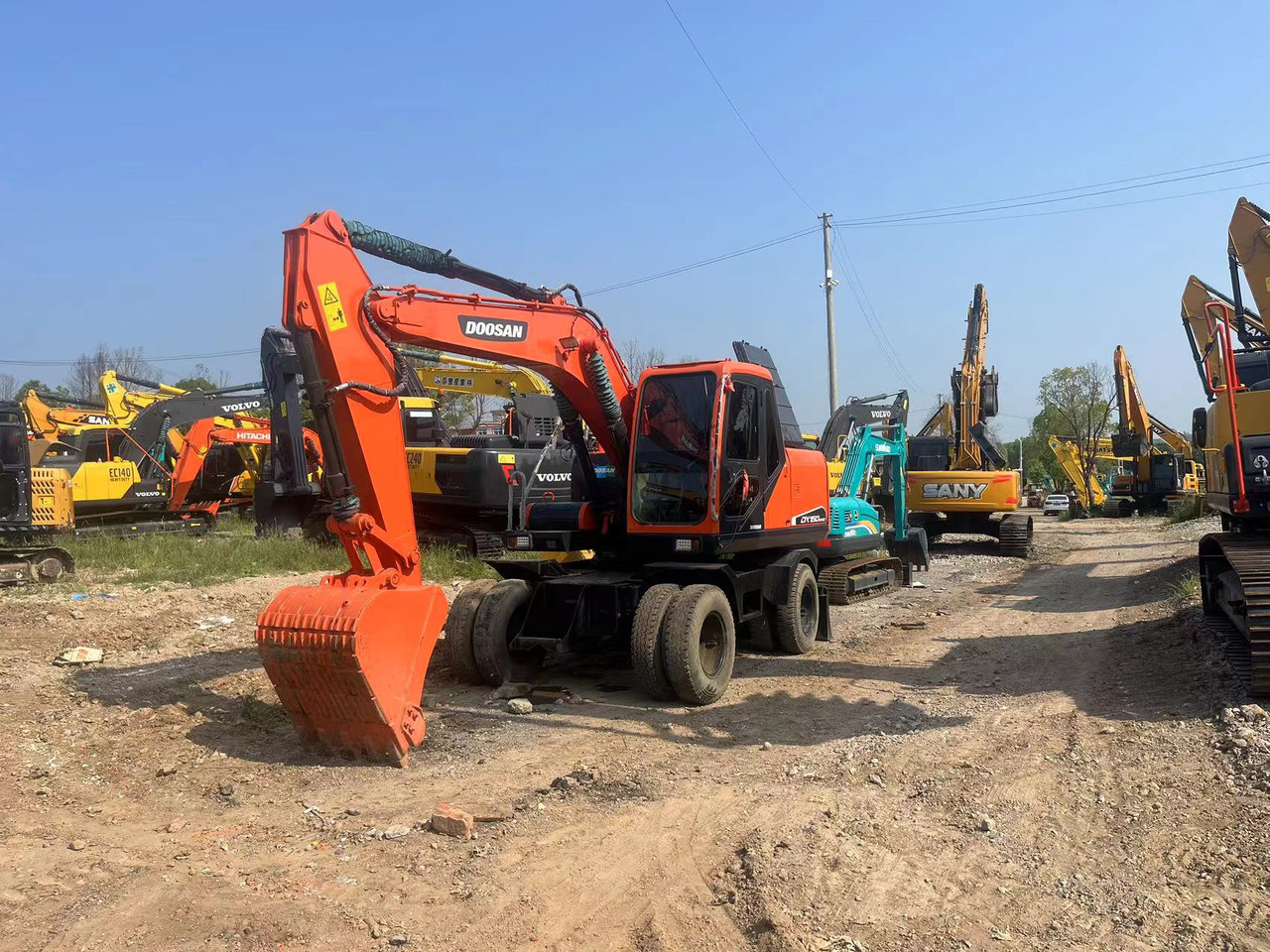 Doosan DX150W-9C - Ekskavator roda: gambar 1 Doosan DX150W-9C - Ekskavator roda: gambar 1