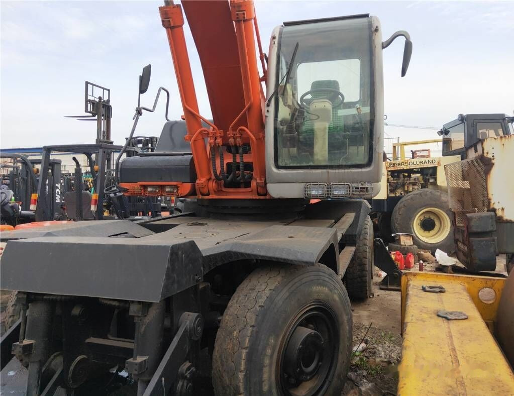 Hitachi ZX160WD - Ekskavator roda: gambar 1 Hitachi ZX160WD - Ekskavator roda: gambar 1