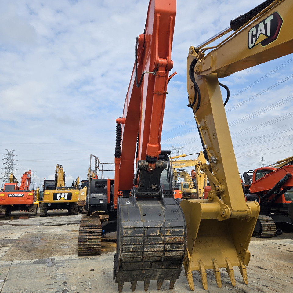 Ekskavator Hitachi ZX240: gambar 8