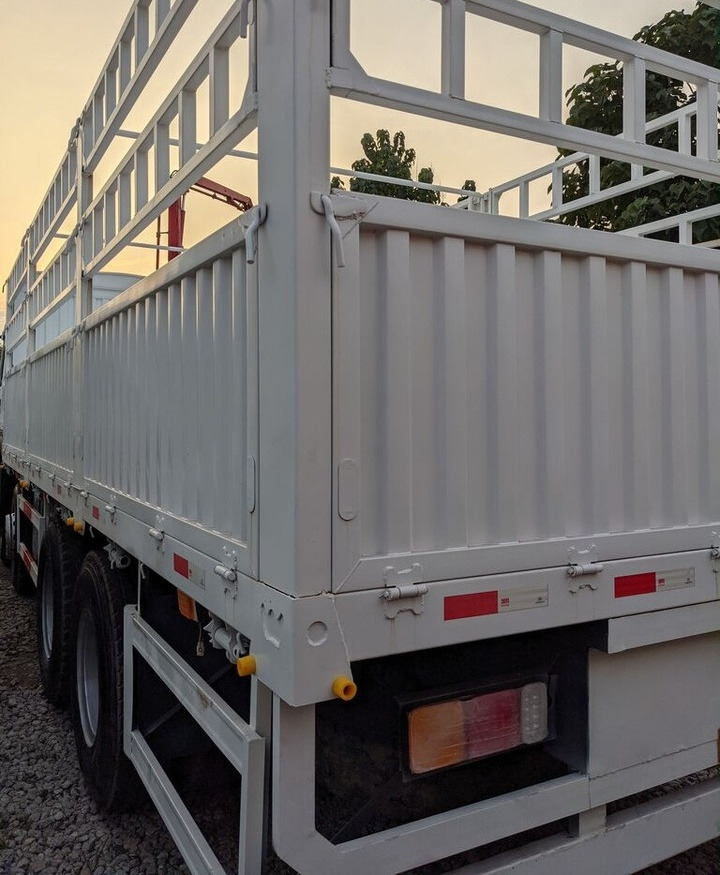 Howo 375 8x4 - Truk flatbed: gambar 5 Howo 375 8x4 - Truk flatbed: gambar 5