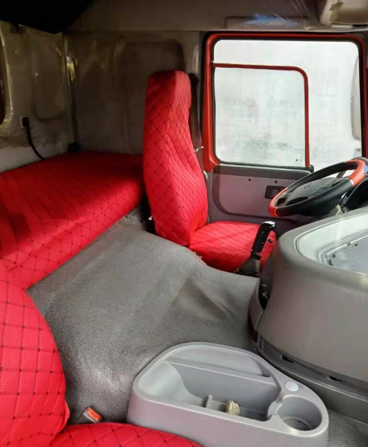 Pengangkut kontainer/ Container truck Howo 8X4 Box Truck Box Van: gambar 9