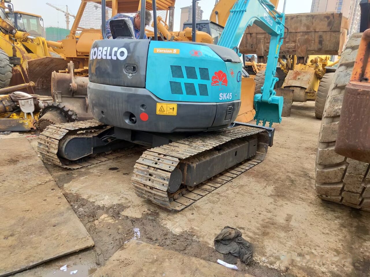 Kobelco SK45 - Ekskavator mini: gambar 4 Kobelco SK45 - Ekskavator mini: gambar 4