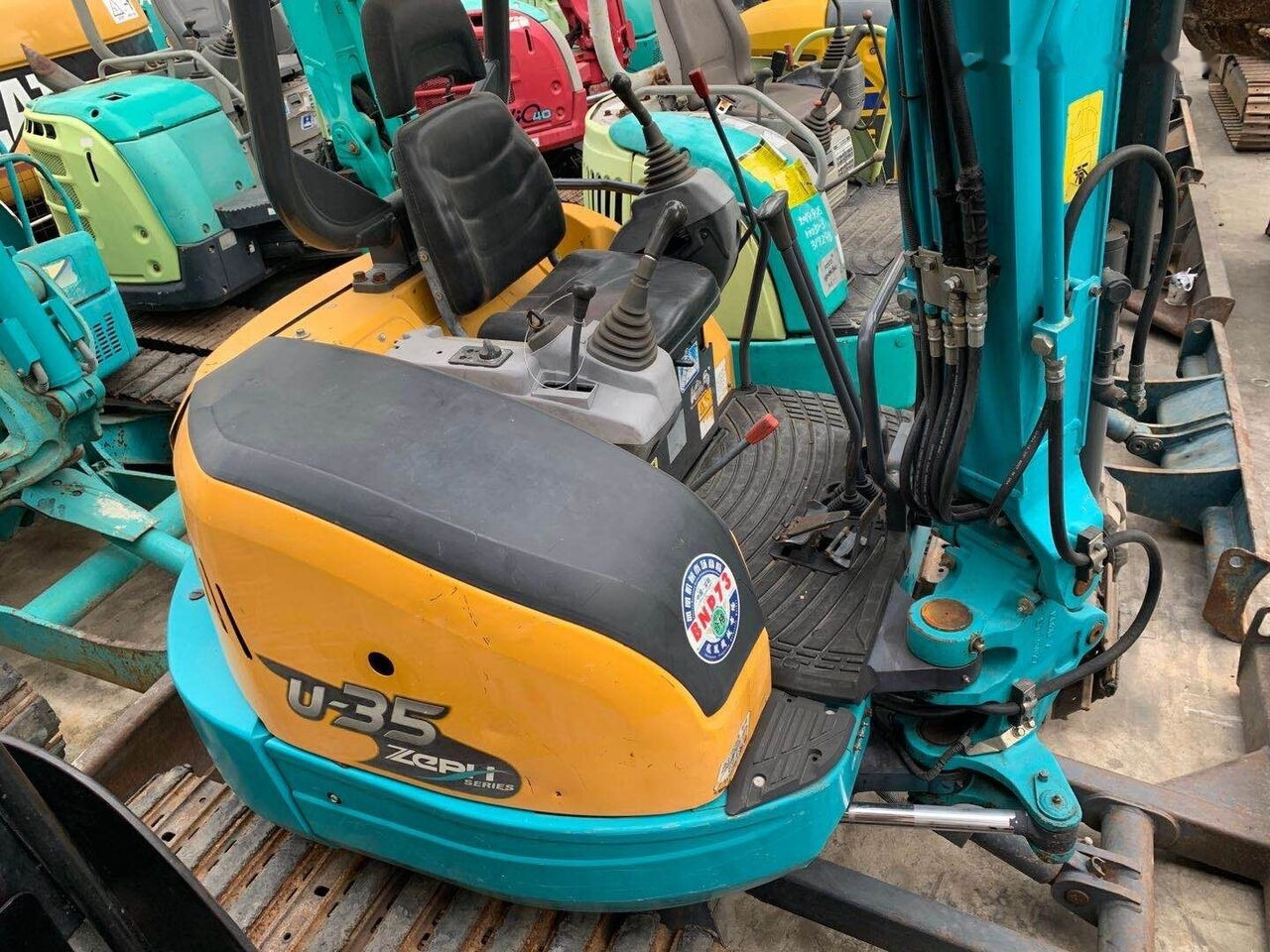 Kubota U35 - Ekskavator mini: gambar 2 Kubota U35 - Ekskavator mini: gambar 2