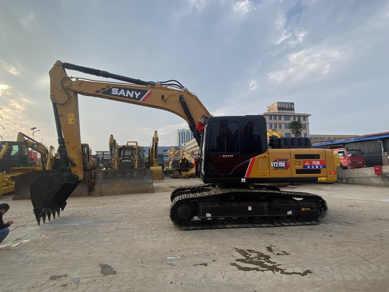 SANY SY215C - Ekskavator: gambar 5 SANY SY215C - Ekskavator: gambar 5