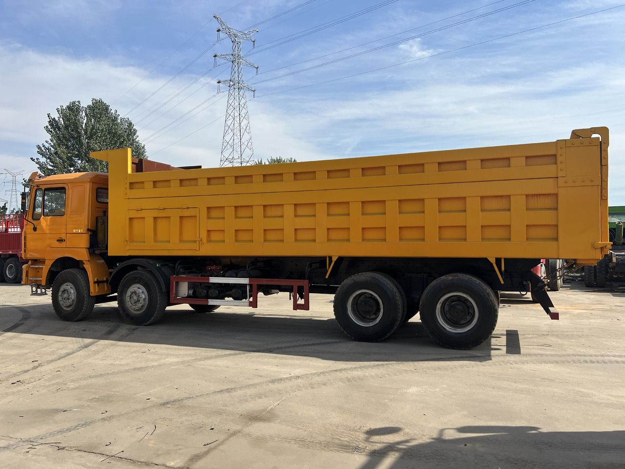 SHACMAN 8*4 dump truck - Truk jungkit: gambar 3 SHACMAN 8*4 dump truck - Truk jungkit: gambar 3