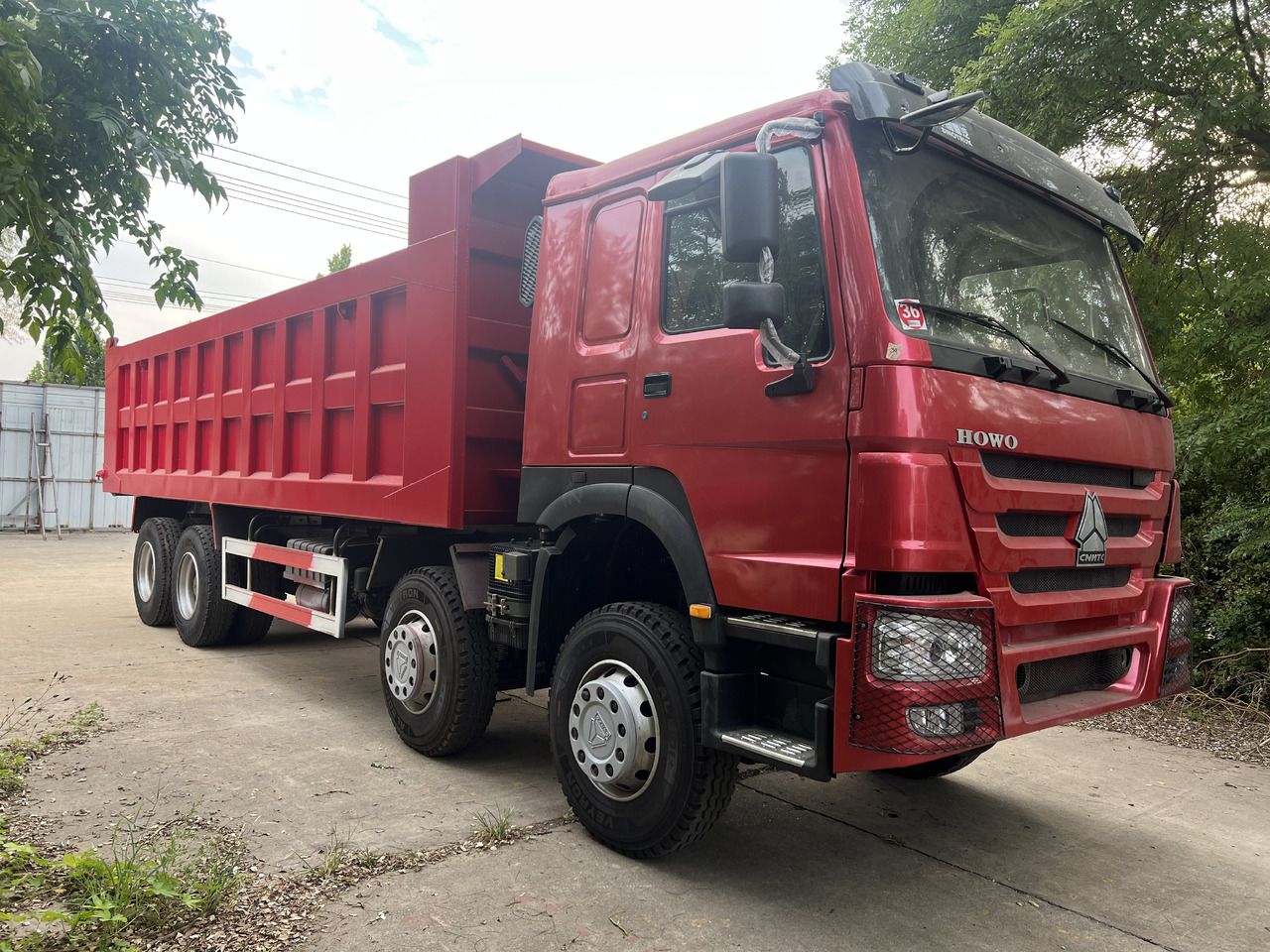 SINOTRUK HOWO 8*4 - Truk jungkit: gambar 3 SINOTRUK HOWO 8*4 - Truk jungkit: gambar 3