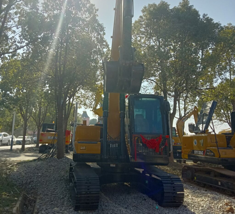 Sany SY135C - Ekskavator perayap: gambar 4 Sany SY135C - Ekskavator perayap: gambar 4