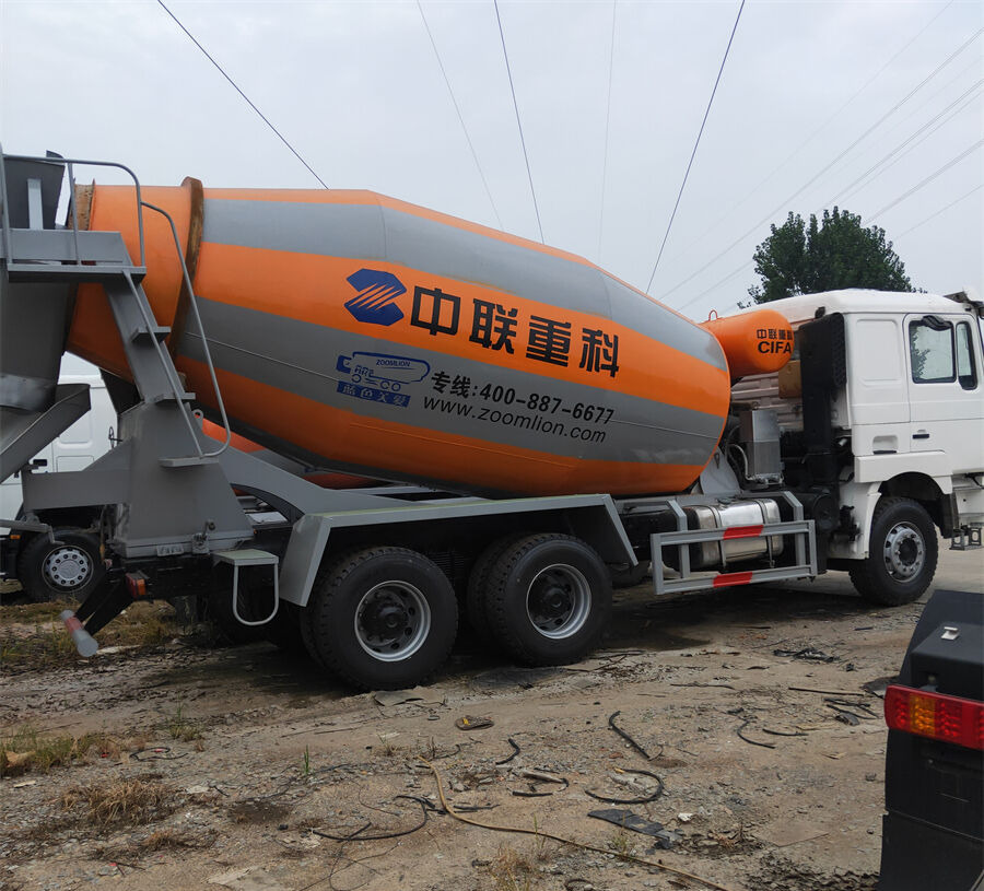 Shacman F3000 - Truk pengaduk beton: gambar 4 Shacman F3000 - Truk pengaduk beton: gambar 4