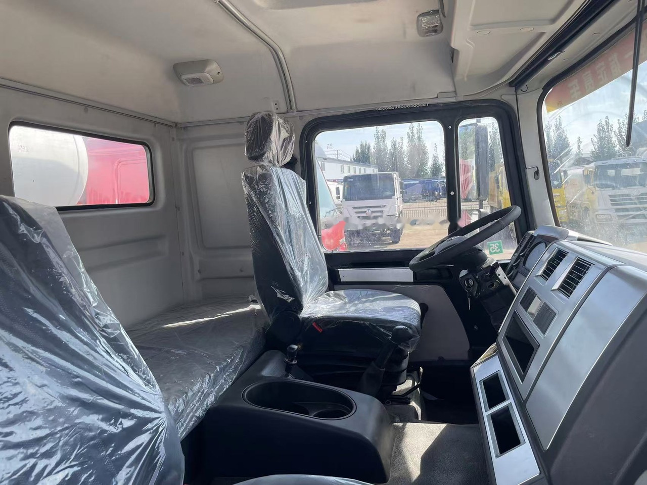 Shacman F3000 Concrete mixer truck - Truk pengaduk beton: gambar 2 Shacman F3000 Concrete mixer truck - Truk pengaduk beton: gambar 2