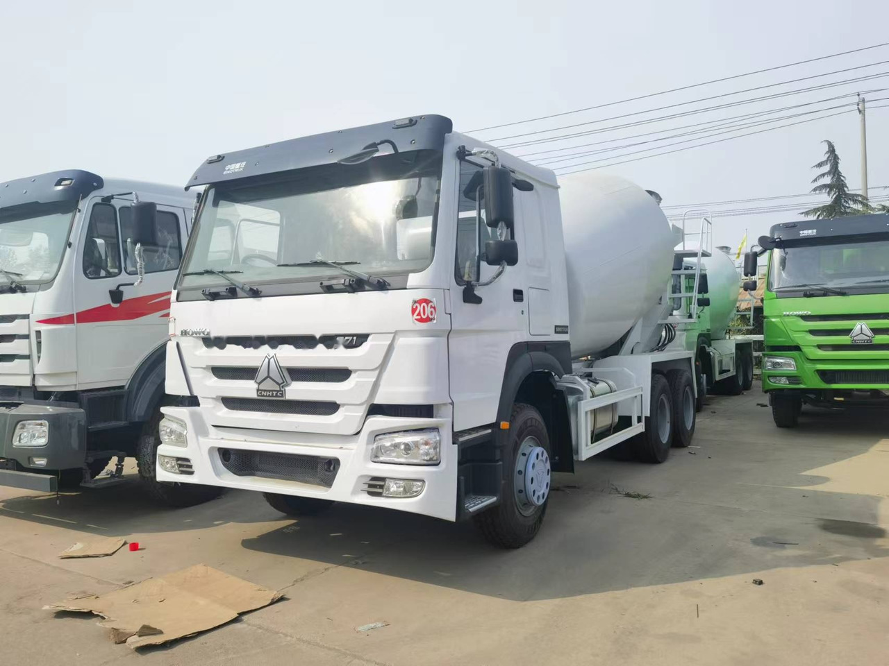 Truk pengaduk beton Sinotruk HOWO 371 6*4 Concrete mixer truck: gambar 6