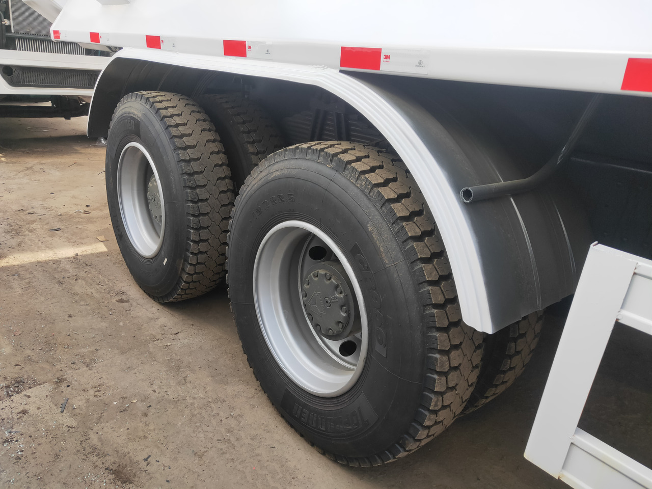 Sinotruk HOWO 371 6*4 Dump truck - Truk jungkit: gambar 2 Sinotruk HOWO 371 6*4 Dump truck - Truk jungkit: gambar 2