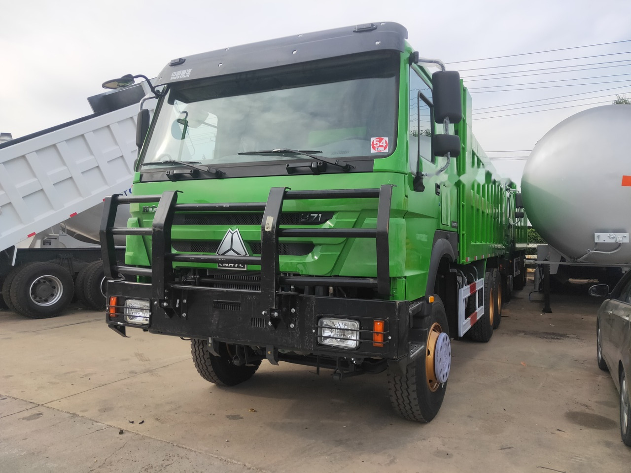 Sinotruk HOWO 371 6*4 Dump truck - Truk jungkit: gambar 5 Sinotruk HOWO 371 6*4 Dump truck - Truk jungkit: gambar 5
