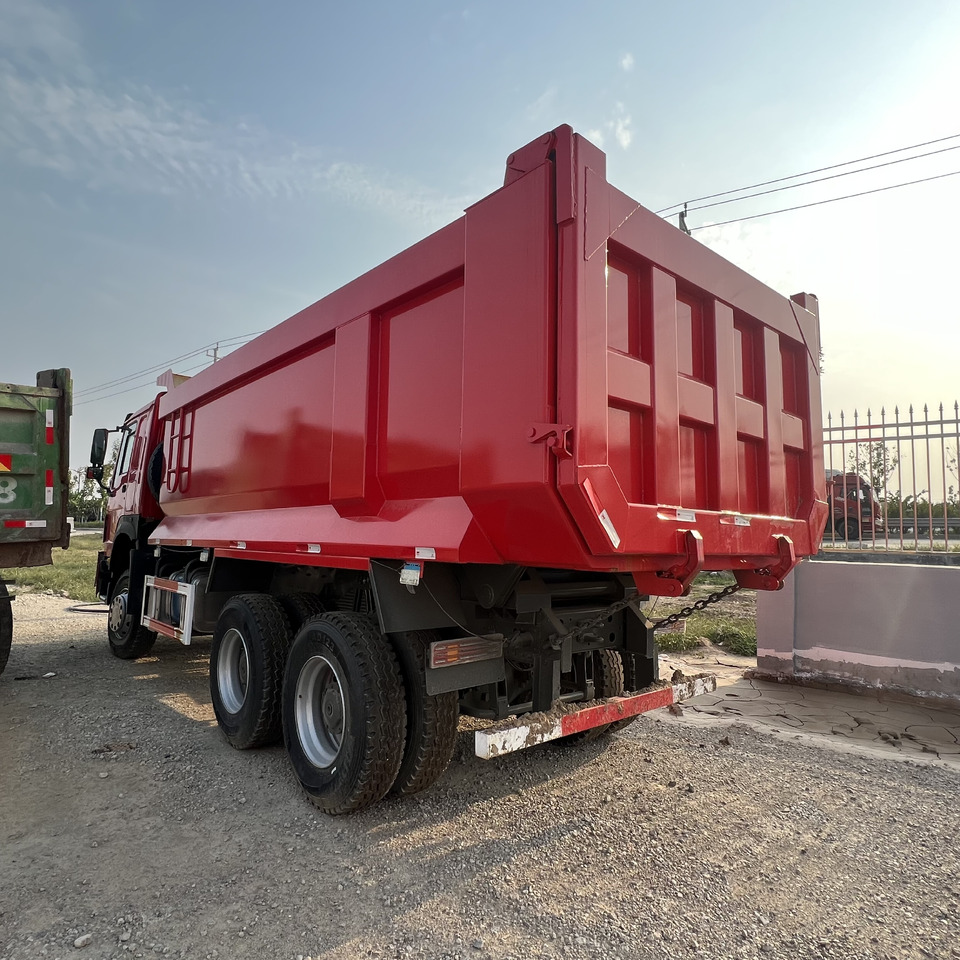 Sinotruk HOWO 371 6*4 Dump truck - Truk jungkit: gambar 4 Sinotruk HOWO 371 6*4 Dump truck - Truk jungkit: gambar 4