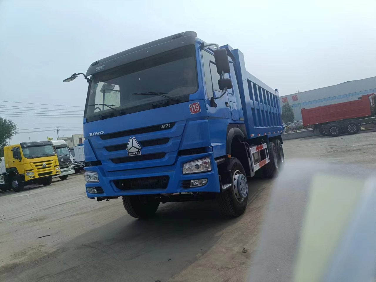 Sinotruk HOWO 371 6*4 dump truck - Tempat sampah mini: gambar 4 Sinotruk HOWO 371 6*4 dump truck - Tempat sampah mini: gambar 4
