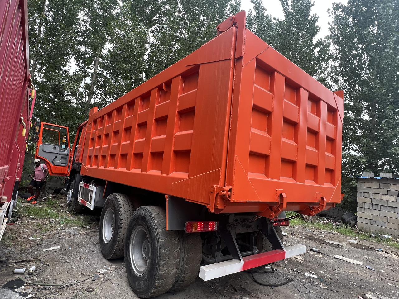Sinotruk HOWO 371 - Tempat sampah mini: gambar 3 Sinotruk HOWO 371 - Tempat sampah mini: gambar 3