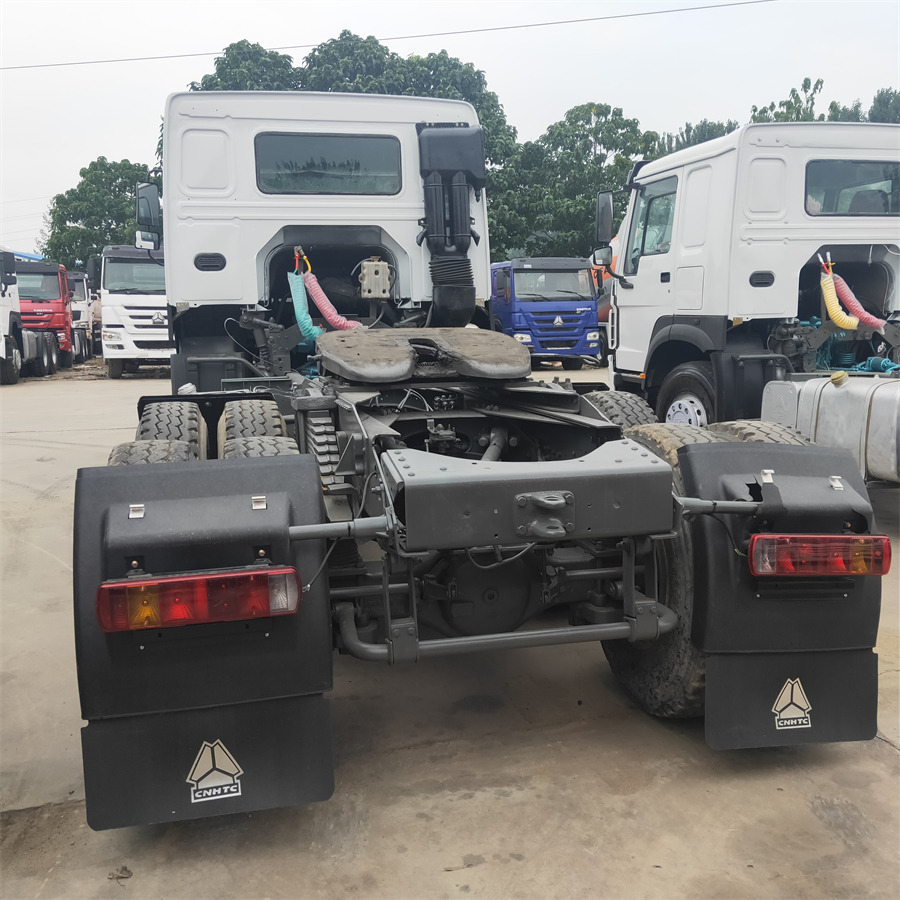 Sinotruk HOWO 371 tractor - Tempat sampah mini: gambar 5 Sinotruk HOWO 371 tractor - Tempat sampah mini: gambar 5