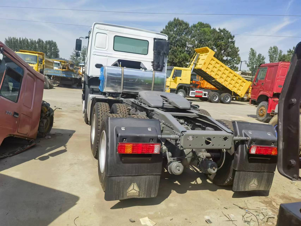 Sinotruk HOWO 375 tractor - Tempat sampah mini: gambar 2 Sinotruk HOWO 375 tractor - Tempat sampah mini: gambar 2