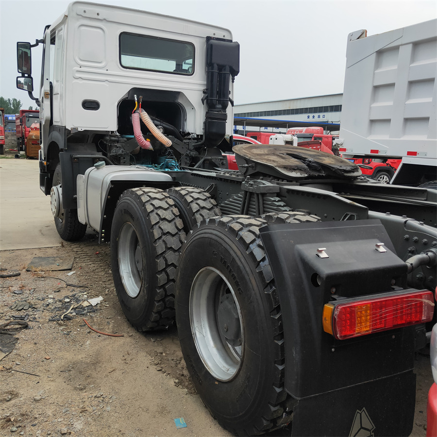 Sinotruk HOWO 420 tractor - Tempat sampah mini: gambar 3 Sinotruk HOWO 420 tractor - Tempat sampah mini: gambar 3