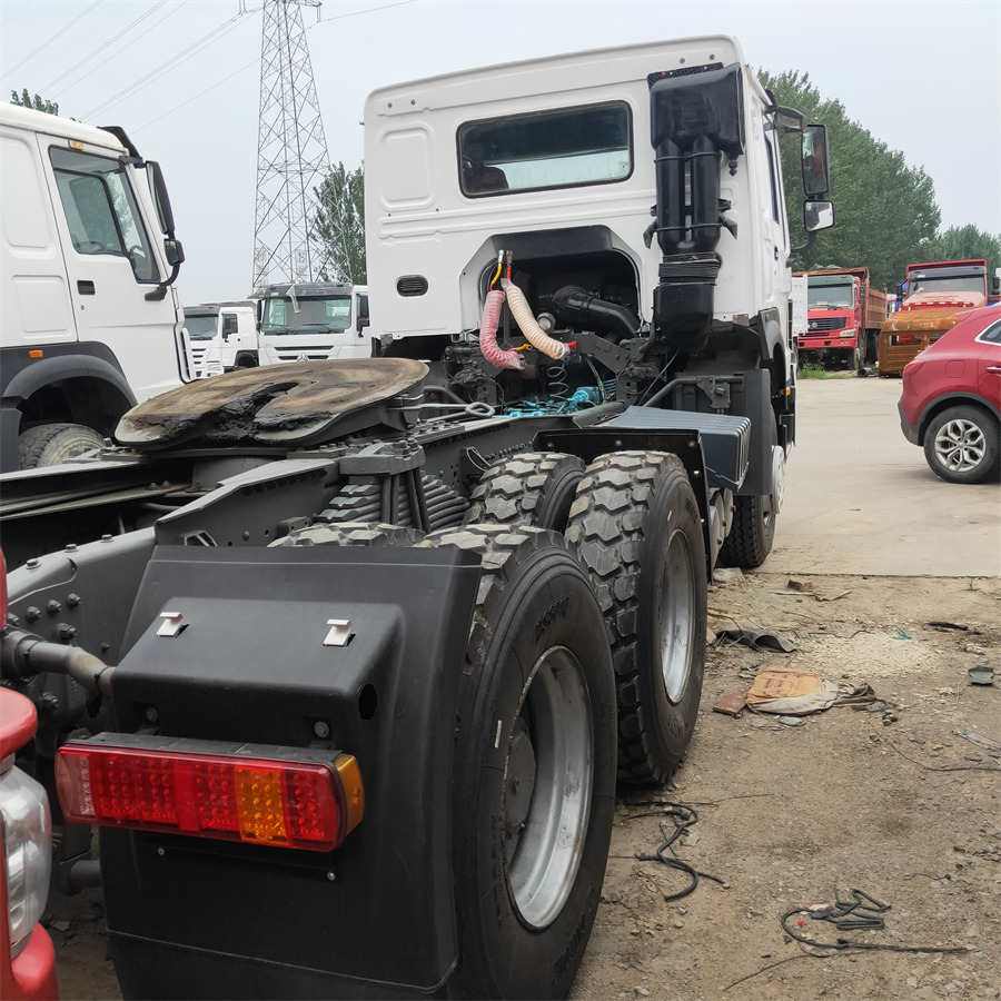 Sinotruk HOWO 420 tractor - Tempat sampah mini: gambar 2 Sinotruk HOWO 420 tractor - Tempat sampah mini: gambar 2