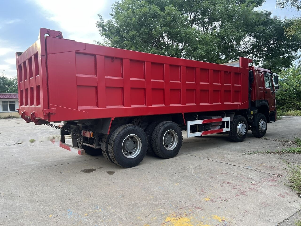 Sinotruk HOWO 8*4 Dump truck - Truk jungkit: gambar 2 Sinotruk HOWO 8*4 Dump truck - Truk jungkit: gambar 2