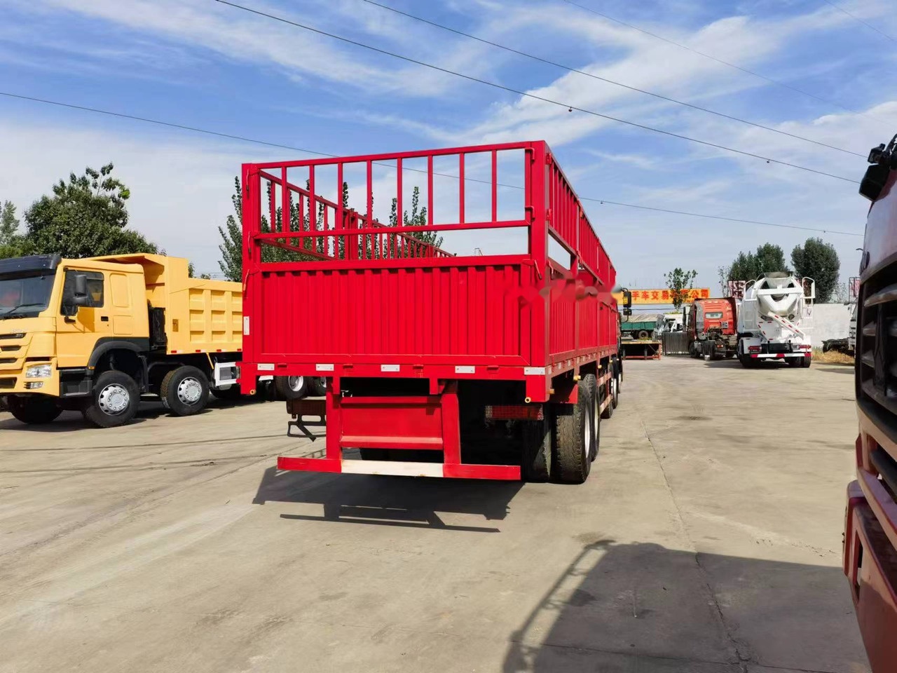 Sinotruk HOWO 8*4 Fence Truck - Tempat sampah mini: gambar 3 Sinotruk HOWO 8*4 Fence Truck - Tempat sampah mini: gambar 3