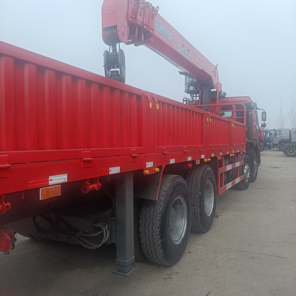 Derek bergerak Sinotruk HOWO 8*4 Mobile crane: gambar 8