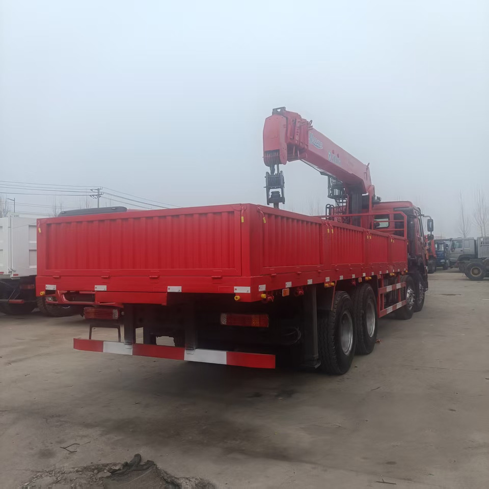 Derek bergerak Sinotruk HOWO 8*4 Mobile crane: gambar 7