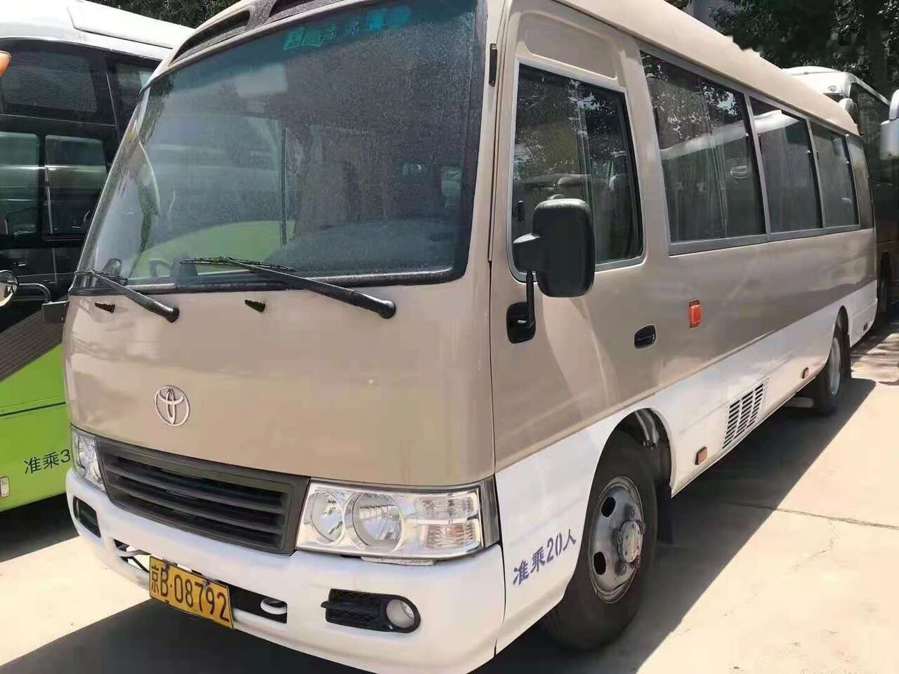 Toyota Coaster - Bus pinggiran kota: gambar 1 Toyota Coaster - Bus pinggiran kota: gambar 1