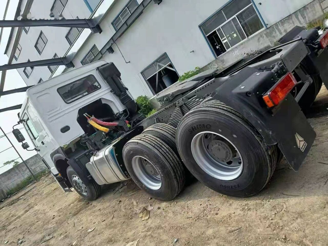 Sinotruk HOWO 371 Tractor - Tractor head: gambar 4 Sinotruk HOWO 371 Tractor - Tractor head: gambar 4