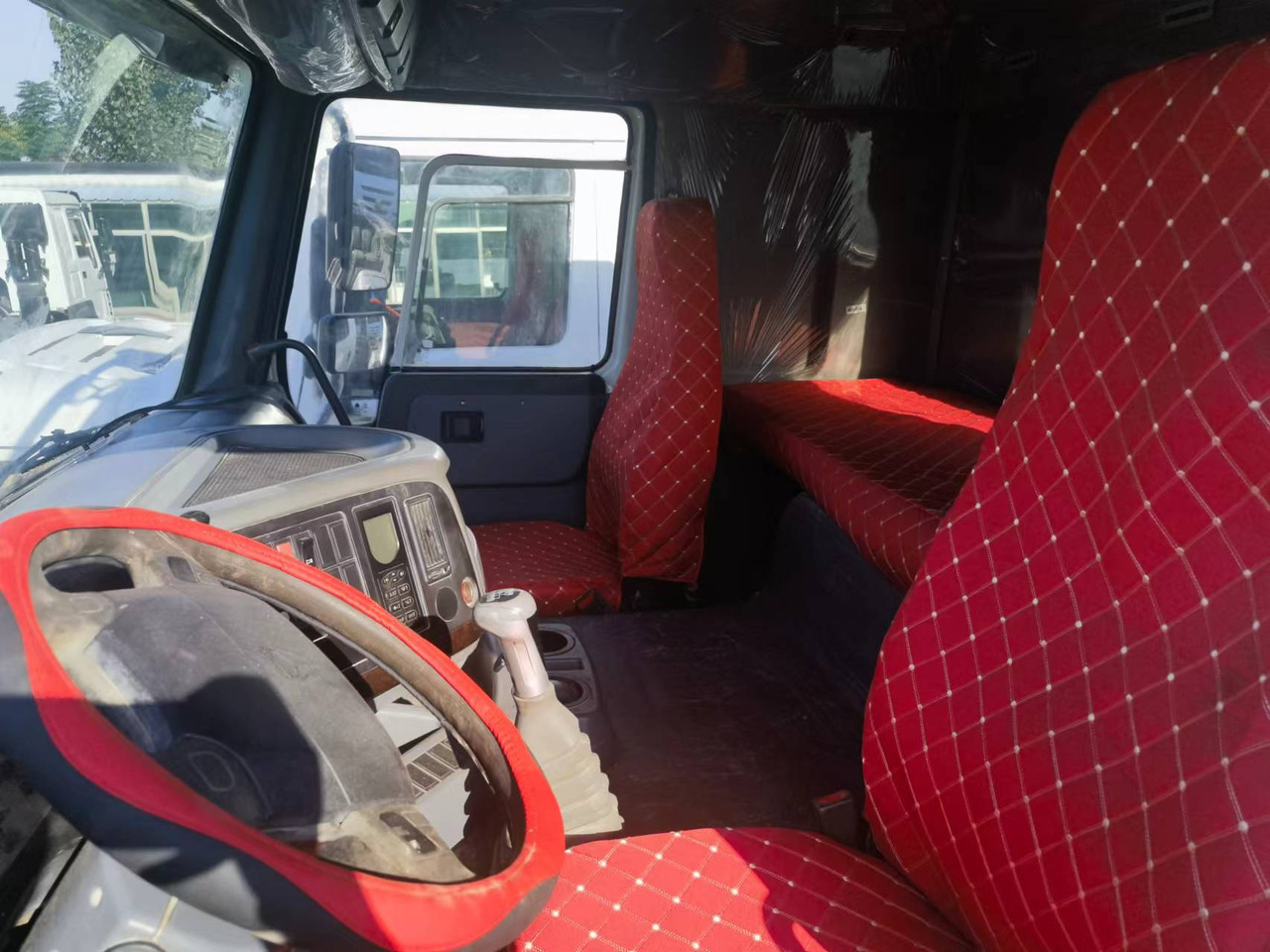 Tractor head Sinotruk HOWO 371 Tractor: gambar 9 Tractor head Sinotruk HOWO 371 Tractor: gambar 9