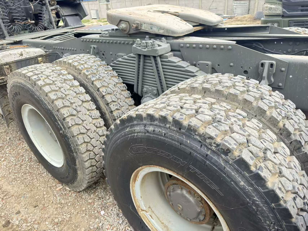 Sinotruk HOWO A7 - Tractor head: gambar 3 Sinotruk HOWO A7 - Tractor head: gambar 3