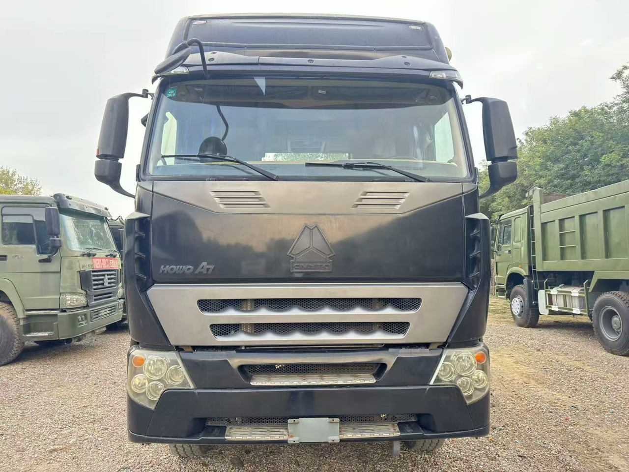 Sinotruk HOWO A7 - Tractor head: gambar 1 Sinotruk HOWO A7 - Tractor head: gambar 1