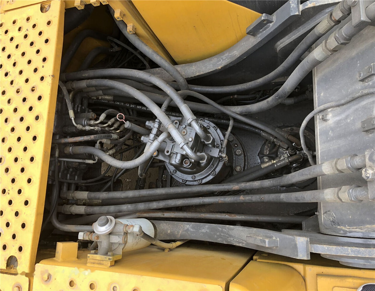 Ekskavator perayap Volvo EC210C: gambar 6