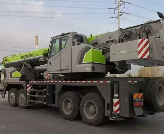 Zoomlion ZTC 700V - Derek bergerak: gambar 2 Zoomlion ZTC 700V - Derek bergerak: gambar 2