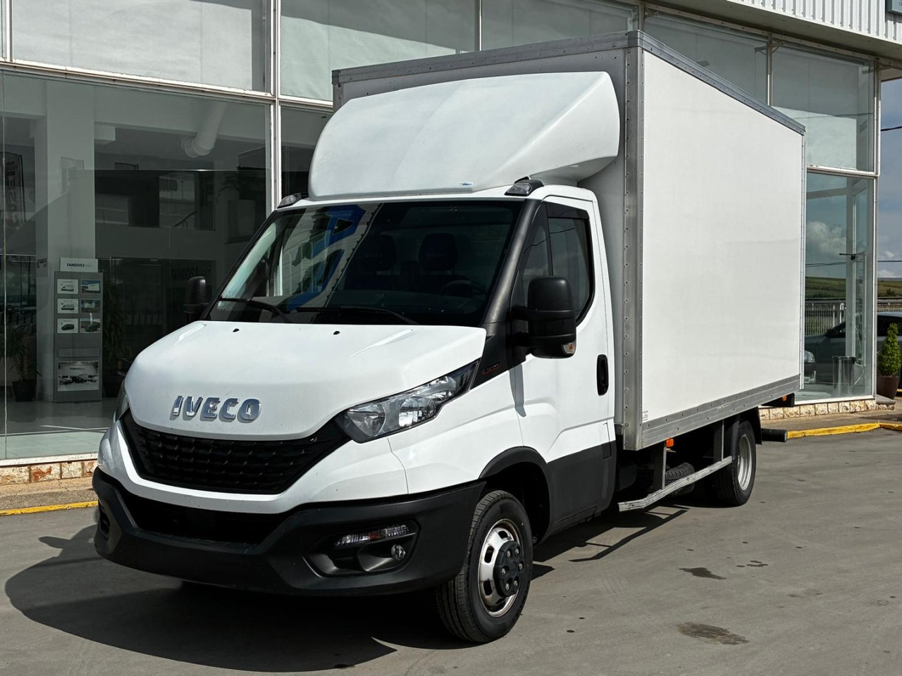 Caja cerrada IVECO 35C16 3.0 20m3 - Van box: gambar 1 Caja cerrada IVECO 35C16 3.0 20m3 - Van box: gambar 1