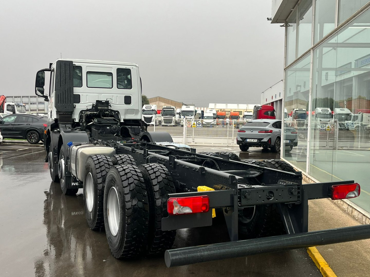 Chasis IVECO T-WAY 510cv 8X4 - Truk sasis: gambar 4 Chasis IVECO T-WAY 510cv 8X4 - Truk sasis: gambar 4