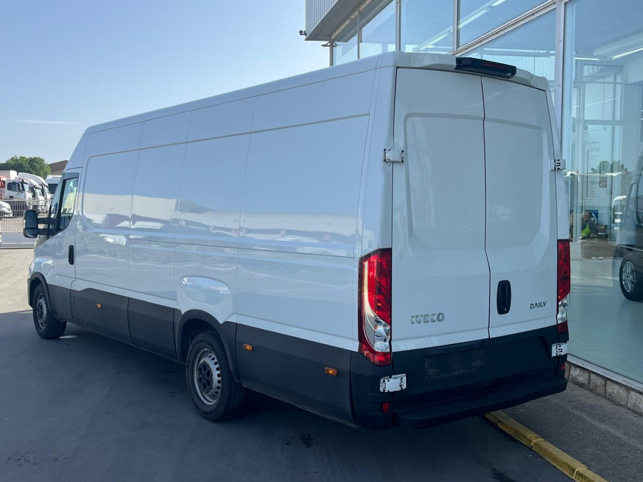 Furgón IVECO 35S14 16m3 Hi-matic - Van panel: gambar 4 Furgón IVECO 35S14 16m3 Hi-matic - Van panel: gambar 4