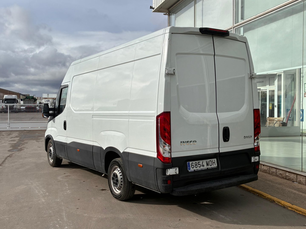 Furgón IVECO 35S16 V 12m3 - Van panel: gambar 4 Furgón IVECO 35S16 V 12m3 - Van panel: gambar 4