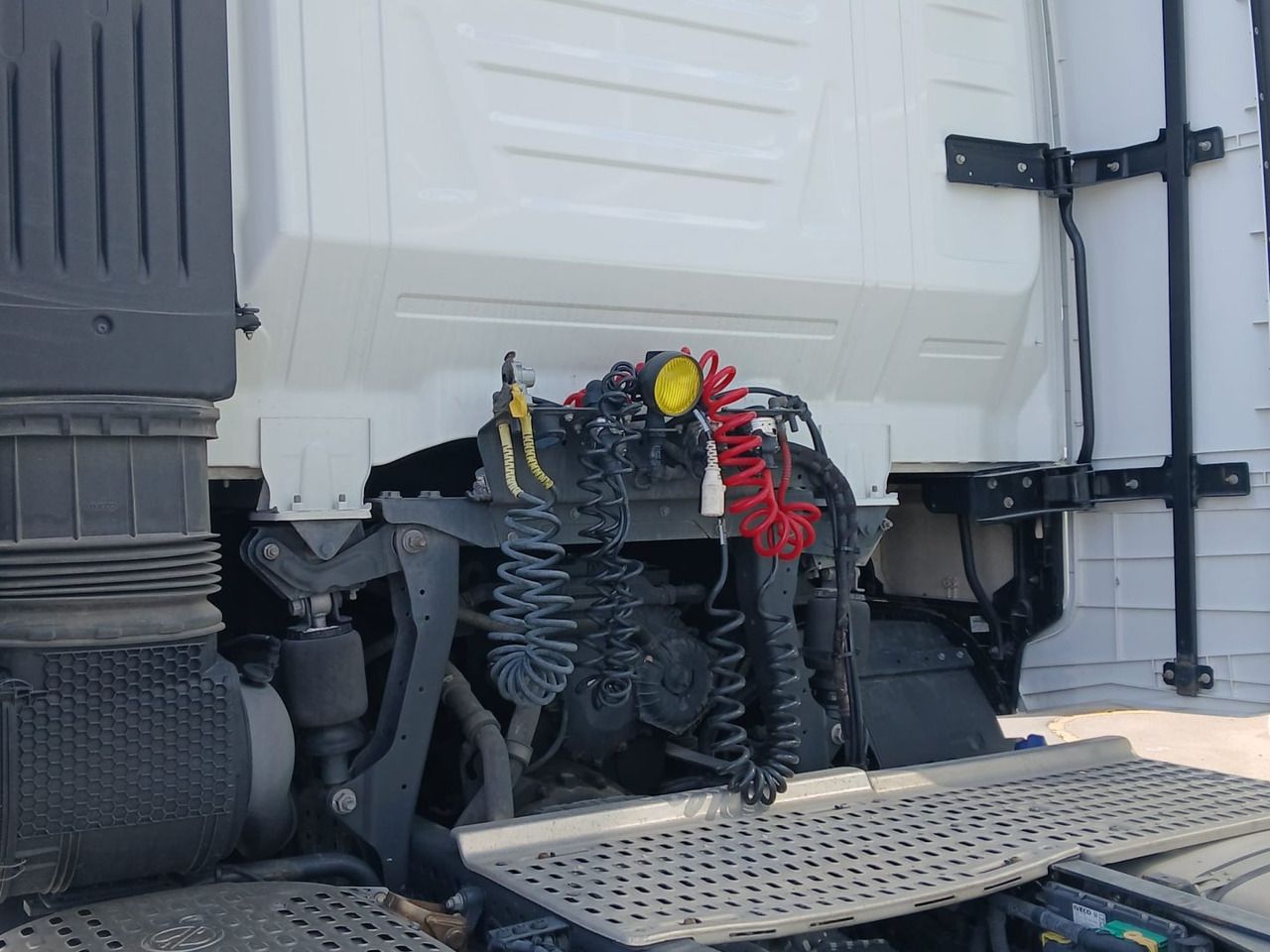 Cabeza Tractora IVECO 480 AUTOMATICO CON INTARDER - Tractor head: gambar 5 Cabeza Tractora IVECO 480 AUTOMATICO CON INTARDER - Tractor head: gambar 5