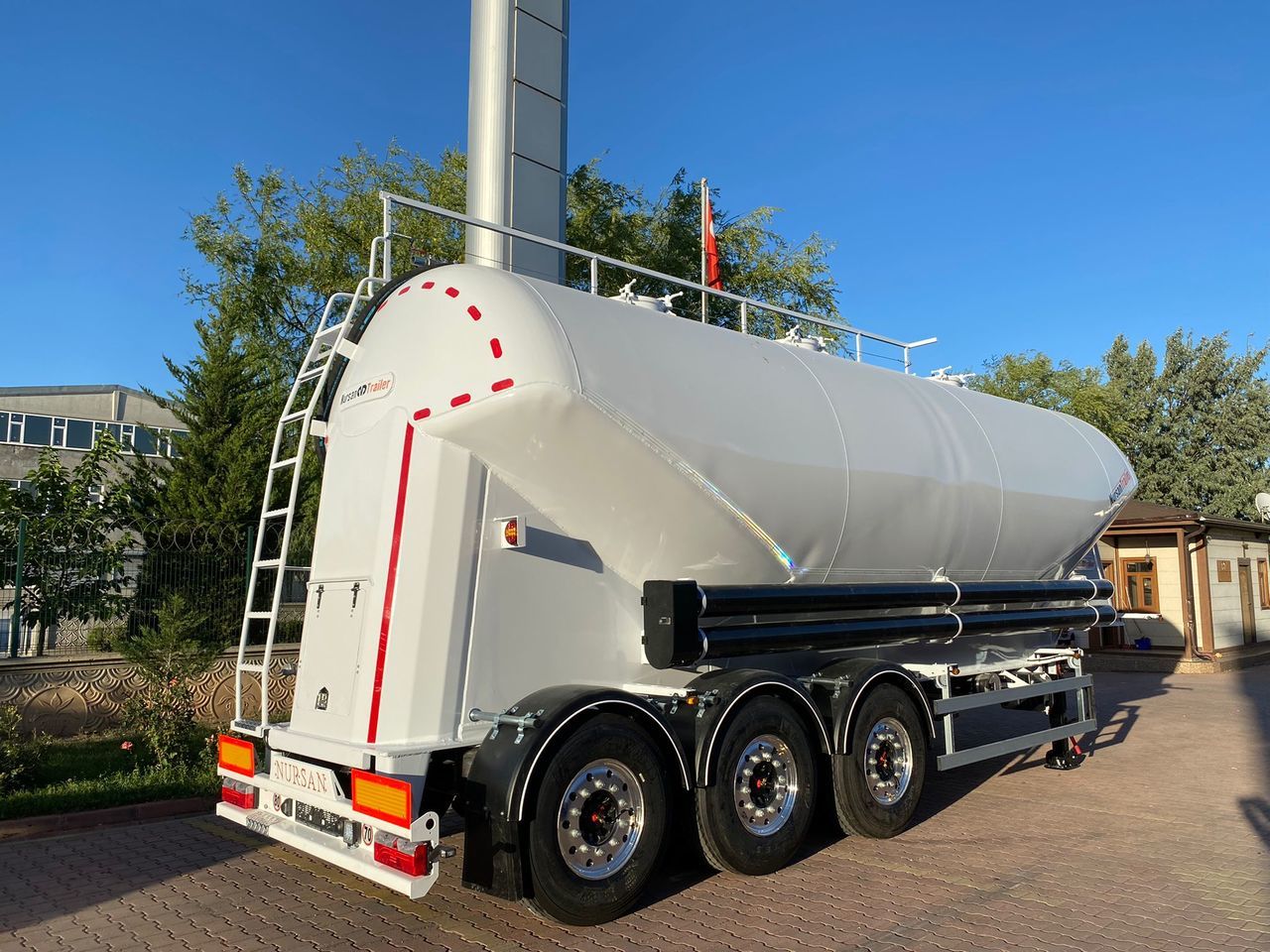 NURSAN Aluminium W Type Silo - Semi trailer silo: gambar 1 NURSAN Aluminium W Type Silo - Semi trailer silo: gambar 1